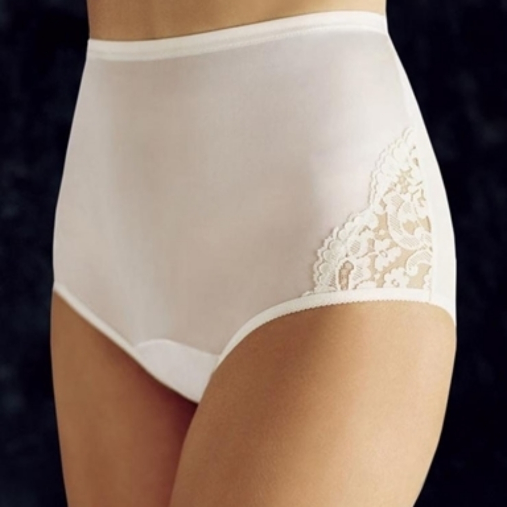 Vanity Fair Perfectly Yours Lace Nouveau Brief